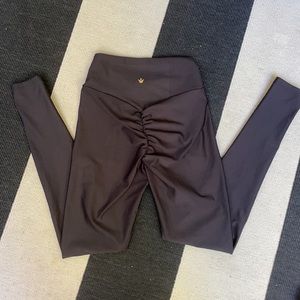 🆕Obsession shape wear scrunch leggings